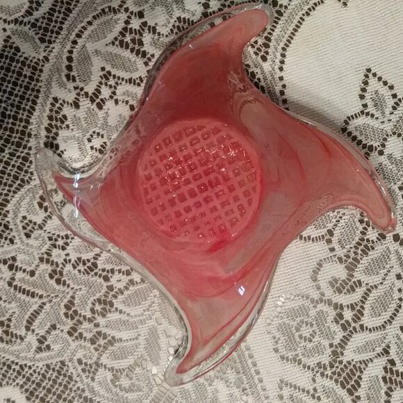 Murano-style art glass wave cranberry/pink bowl with a waffle bottom - Picture 12 of 12
